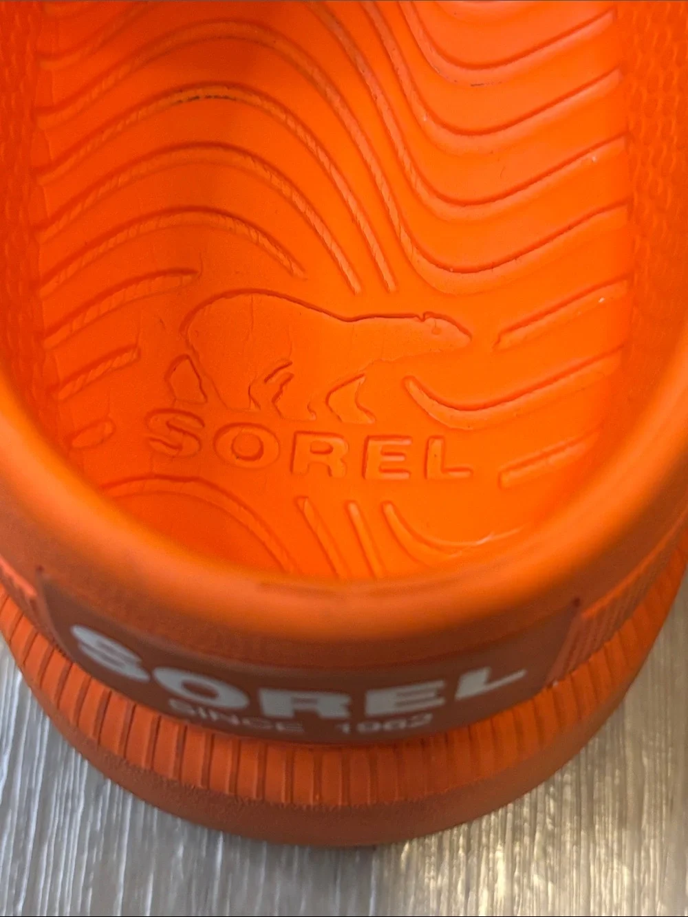 Sorel vibrant orange